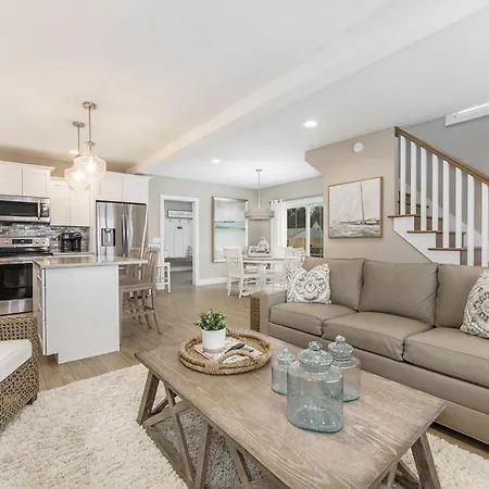 Brexden By The Beach - Newly Renovated- Perfect Location